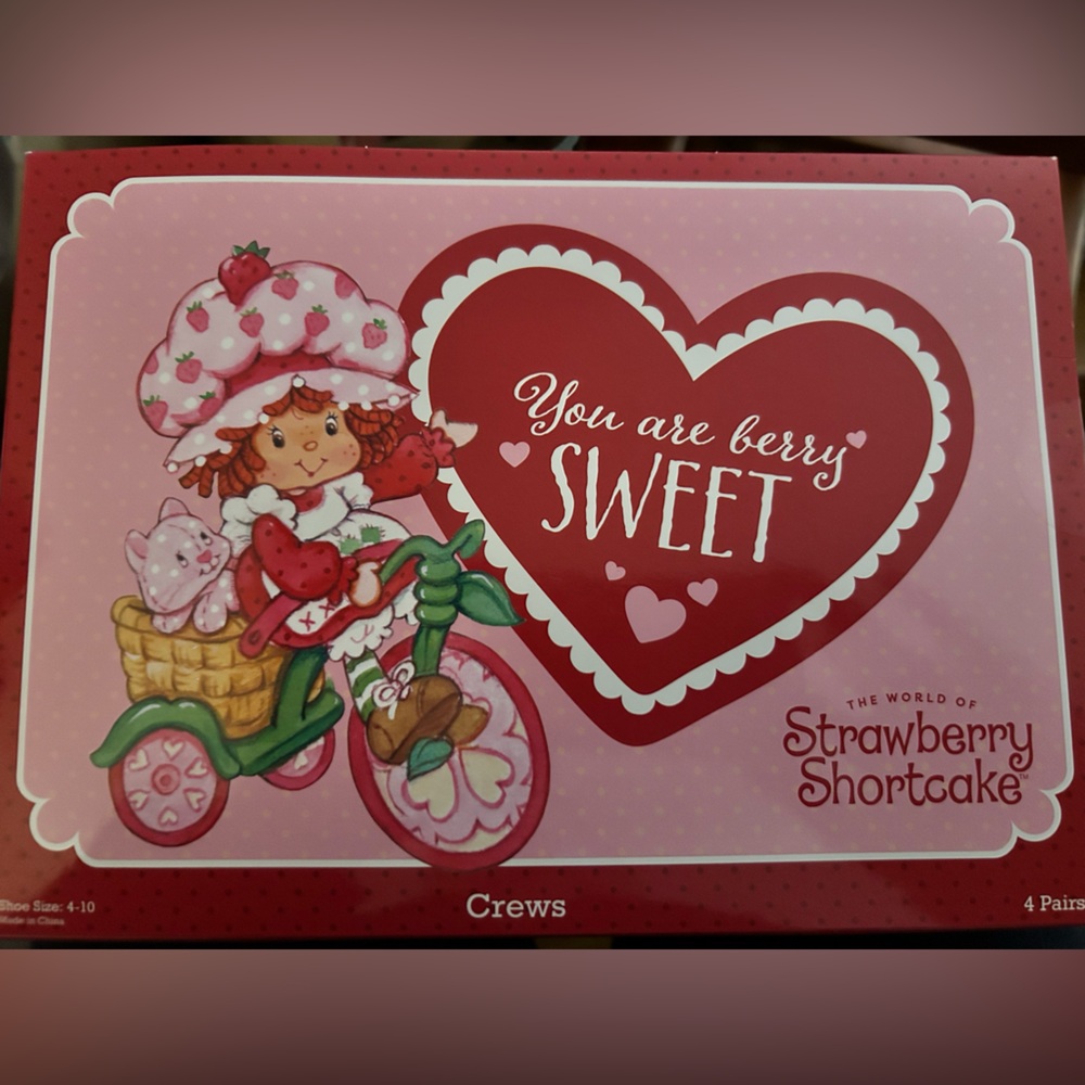 Strawberry Shortcake set of 4 socks crew size 4-10 in box